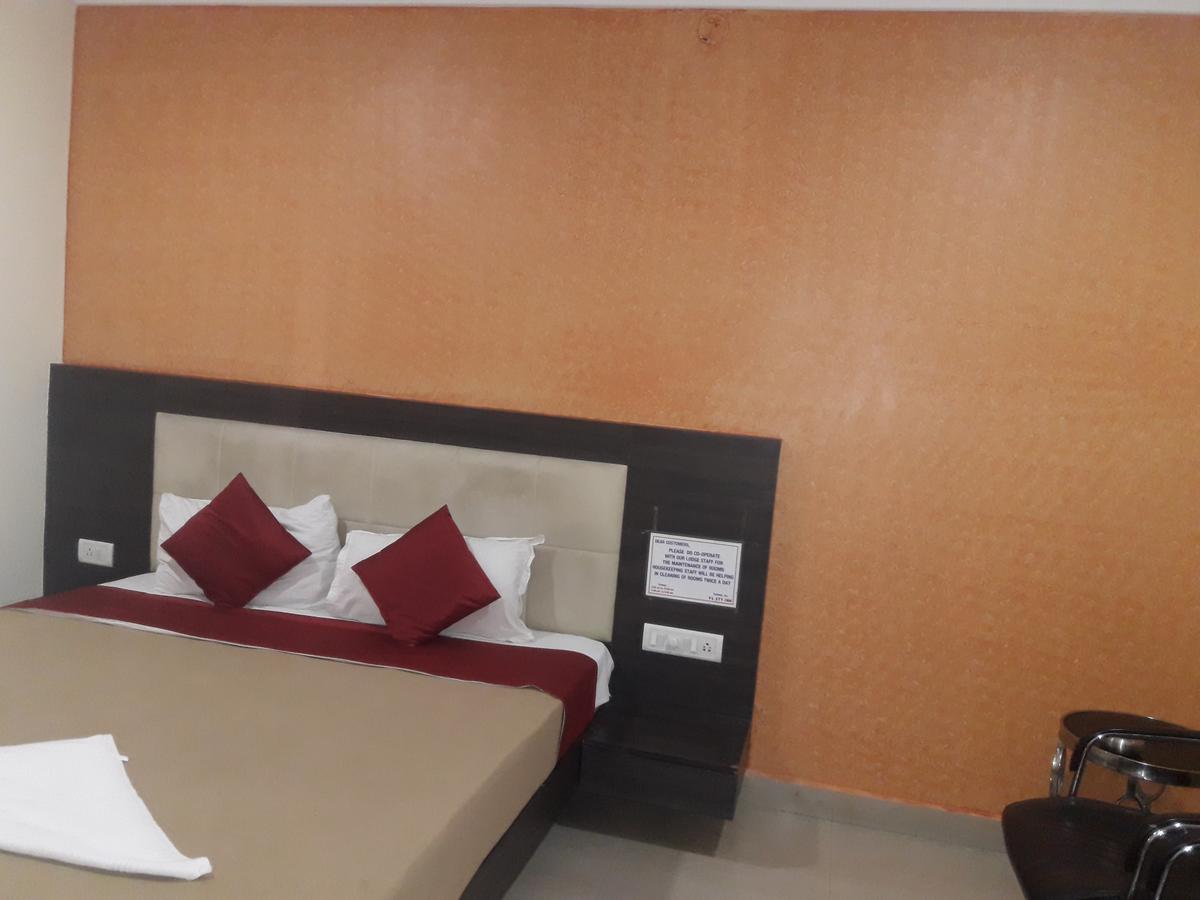 Hotel Vijaya Lakshmi Residency Bangalore Exterior foto