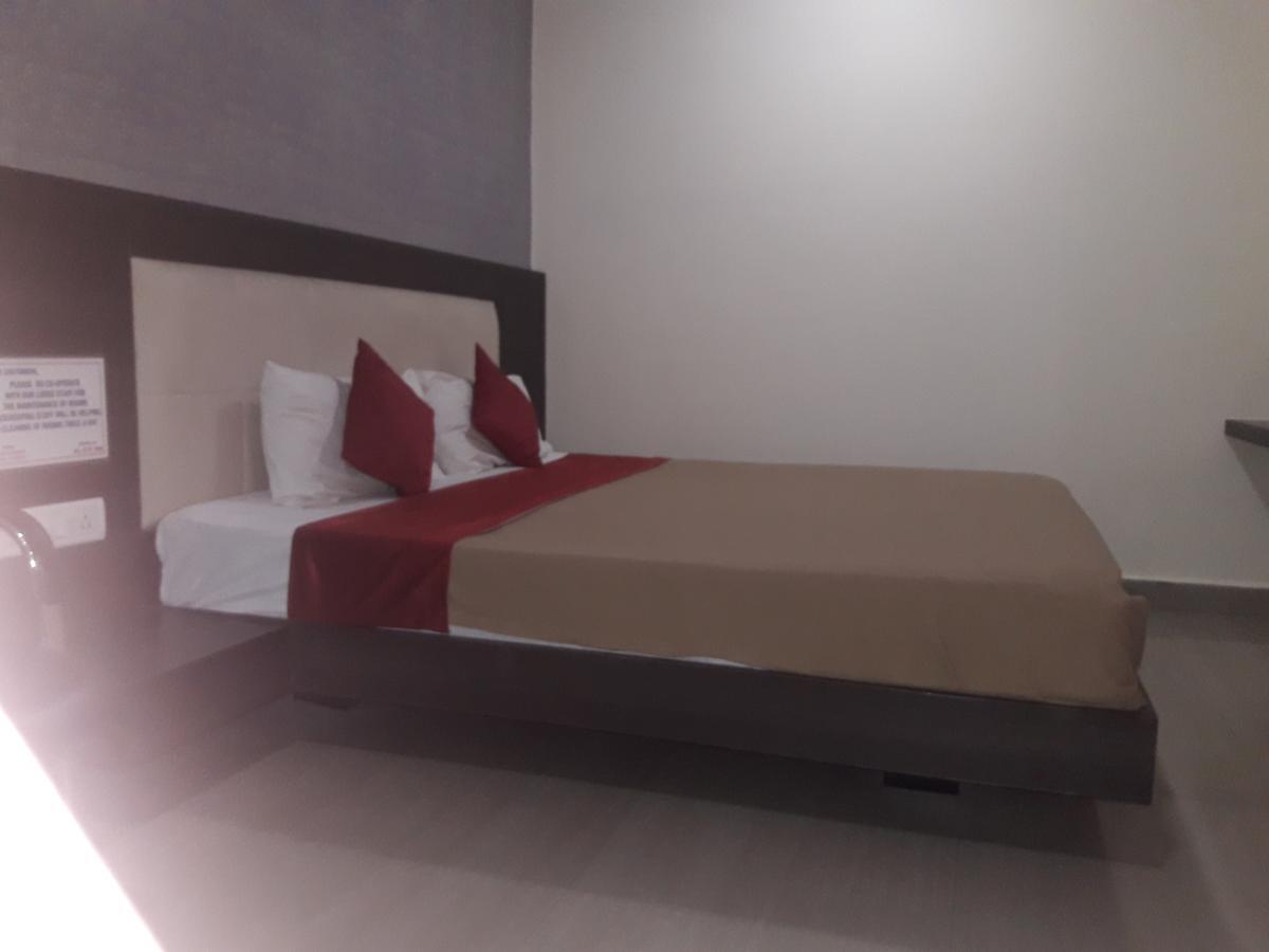 Hotel Vijaya Lakshmi Residency Bangalore Exterior foto